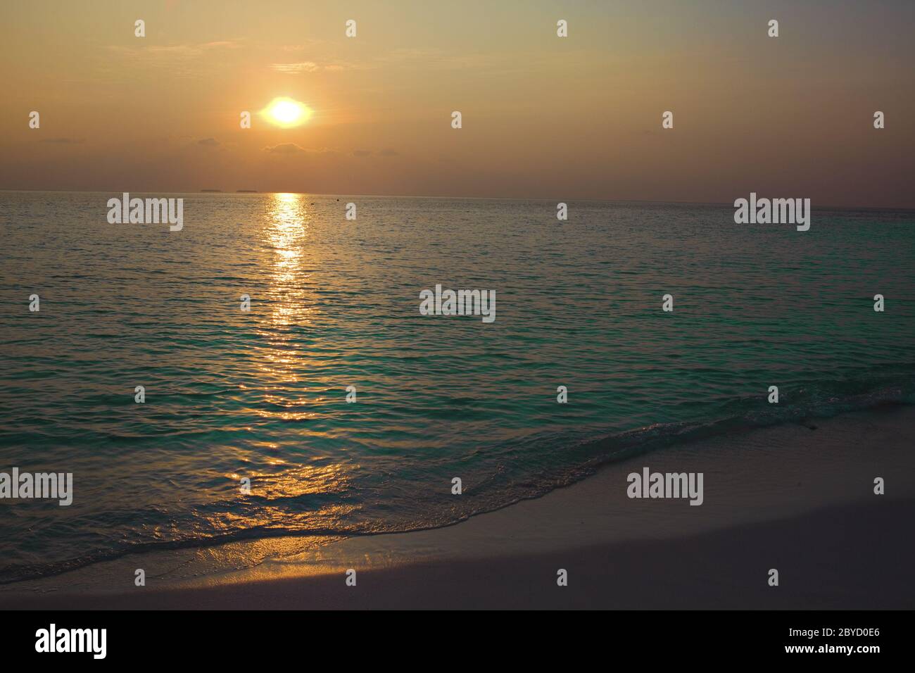 meer, Malediven. Sonnenuntergang. Stockfoto