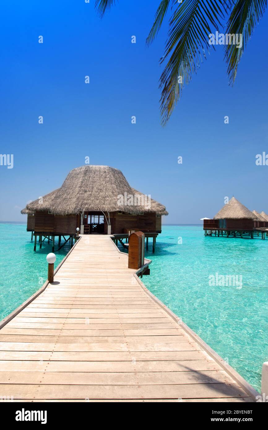 arbor über Wasser für die Ruhe. Meer, Malediven Stockfoto