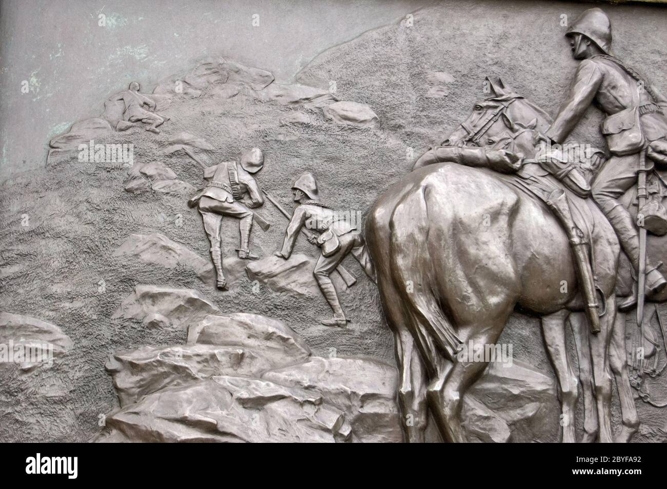 Denkmal für die Dragoon Garde, bekannt als Carabiniers, die im Burenkrieg 1899 - 1902 starb. Chelsea Embankment, Bildhauer Adrian Jones, errichtet 1905 Stockfoto