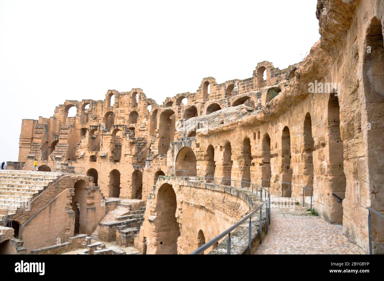 EL DJEM, TUNESIEN - 03. Februar 2009: Foto der Arena des antiken römischen Amphitheaters El Jem. Stockfoto