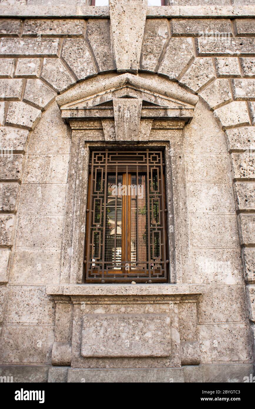 Altes wunderschönes Fenster in Mailand. Italien. Stockfoto