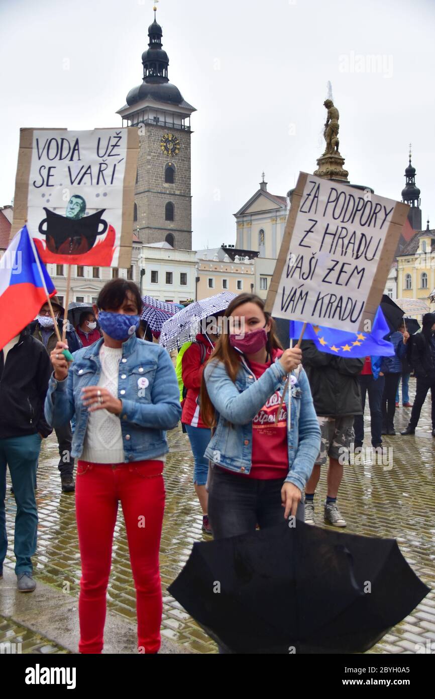 Protest von Millionen Momenten für die NGO Demokratie gegen Regierungsmaßnahmen nicht nur während der Coronavirus-Epidemie beginnt in Ceske Budejovice, Tschechische Republik, Stockfoto