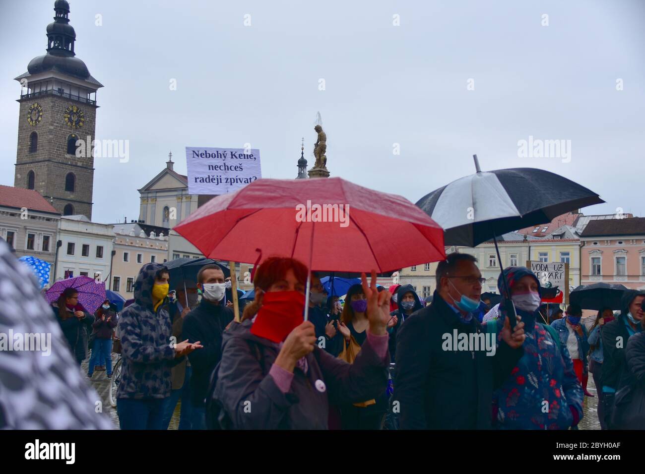 Protest von Millionen Momenten für die NGO Demokratie gegen Regierungsmaßnahmen nicht nur während der Coronavirus-Epidemie beginnt in Ceske Budejovice, Tschechische Republik, Stockfoto