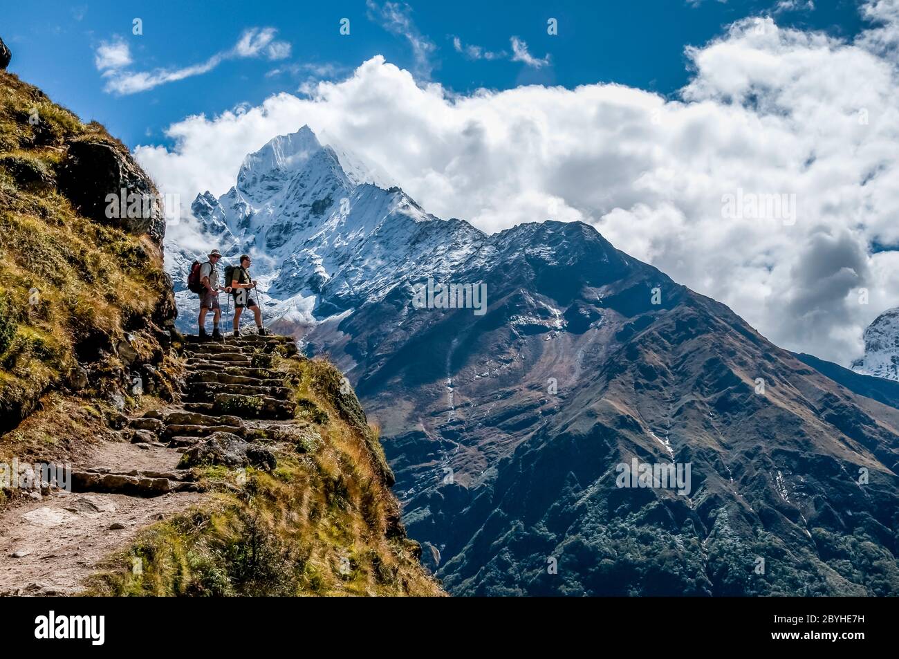 Nepal. Island Peak Trek. Blick in Richtung des berühmten Ama Dablam-Gipfels von oberhalb des Namche Bazaar auf dem Weg zum Thangboche-Kloster Stockfoto