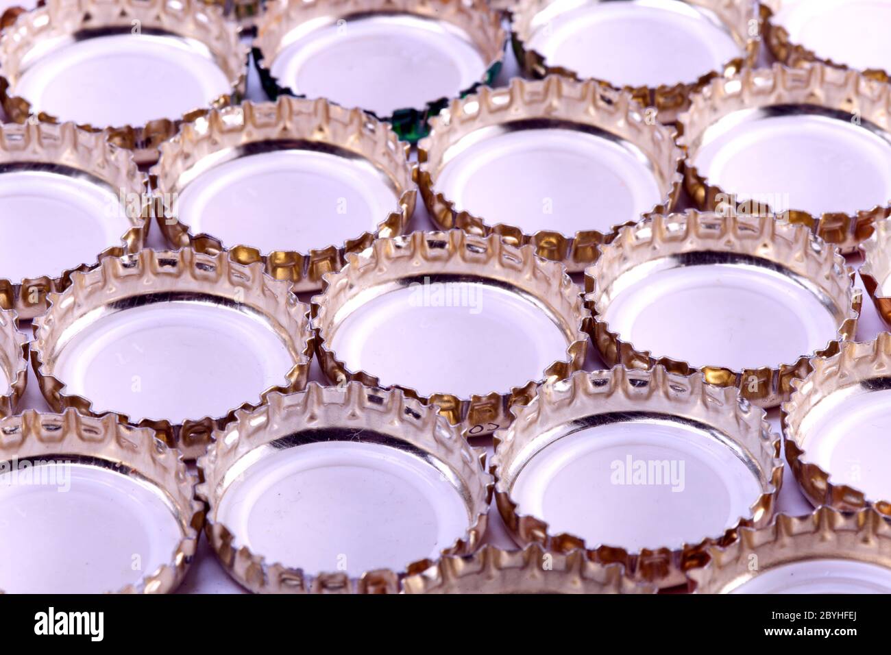 Bier Flasche Metallkappen Stockfoto