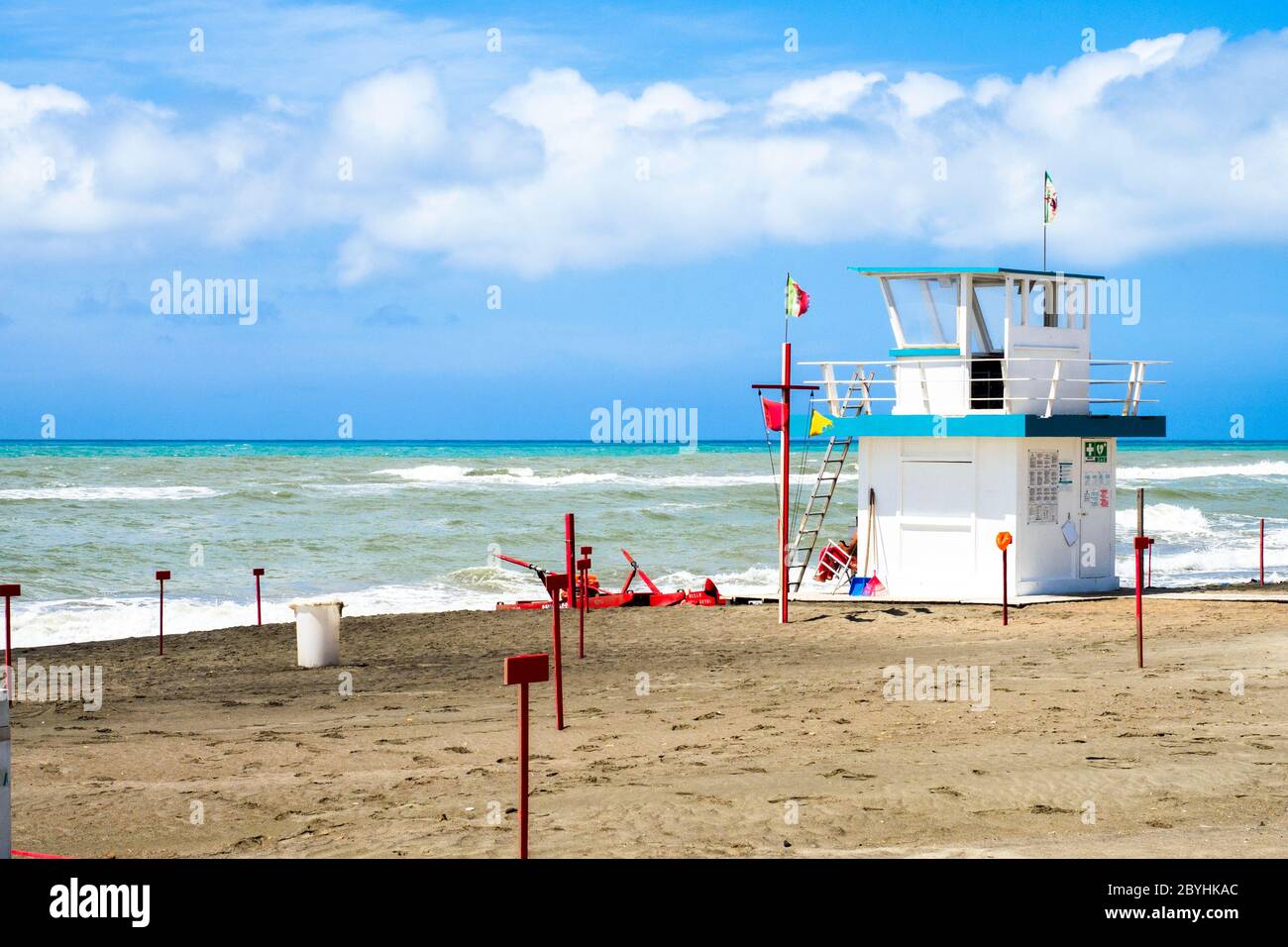 Rettungsschwimmer Hütte am Strand von Ostia Lido - Rom, Italien Stockfoto