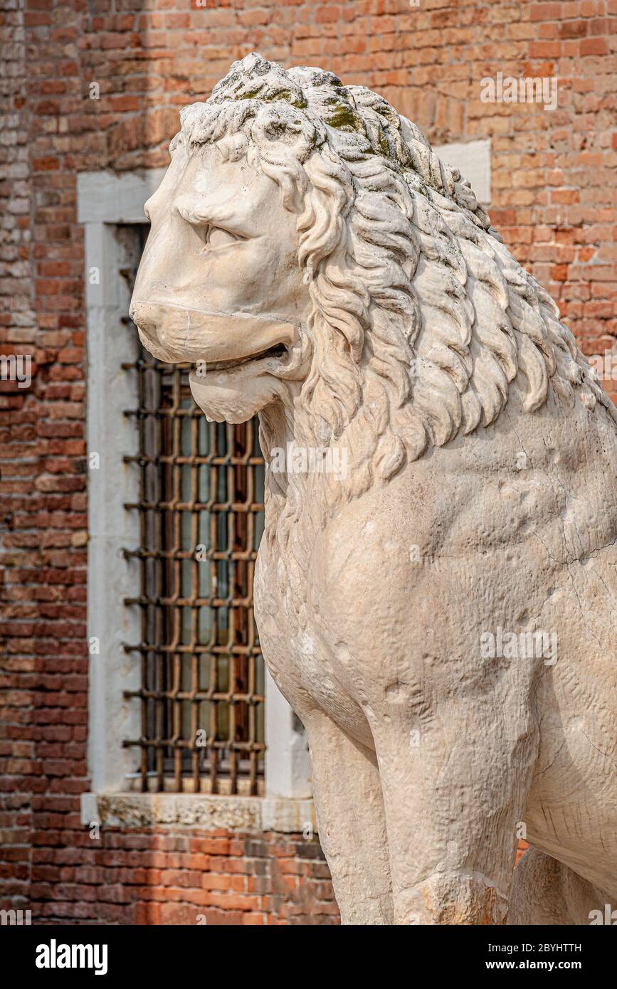 Das antike venezianische Piräus Löwenkopf in der Nähe von Arsenal in Venedig, Italien Stockfoto