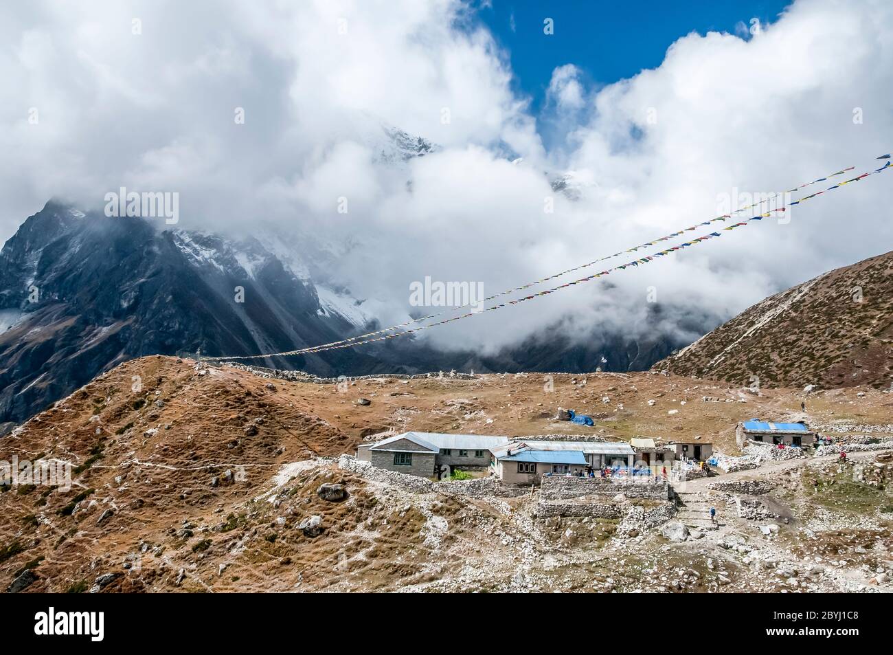 Nepal. Island Peak Trek. Blick auf die Gipfel des Ama Dablam Mount Everest Tabochevon oben Dingboche Village Stockfoto