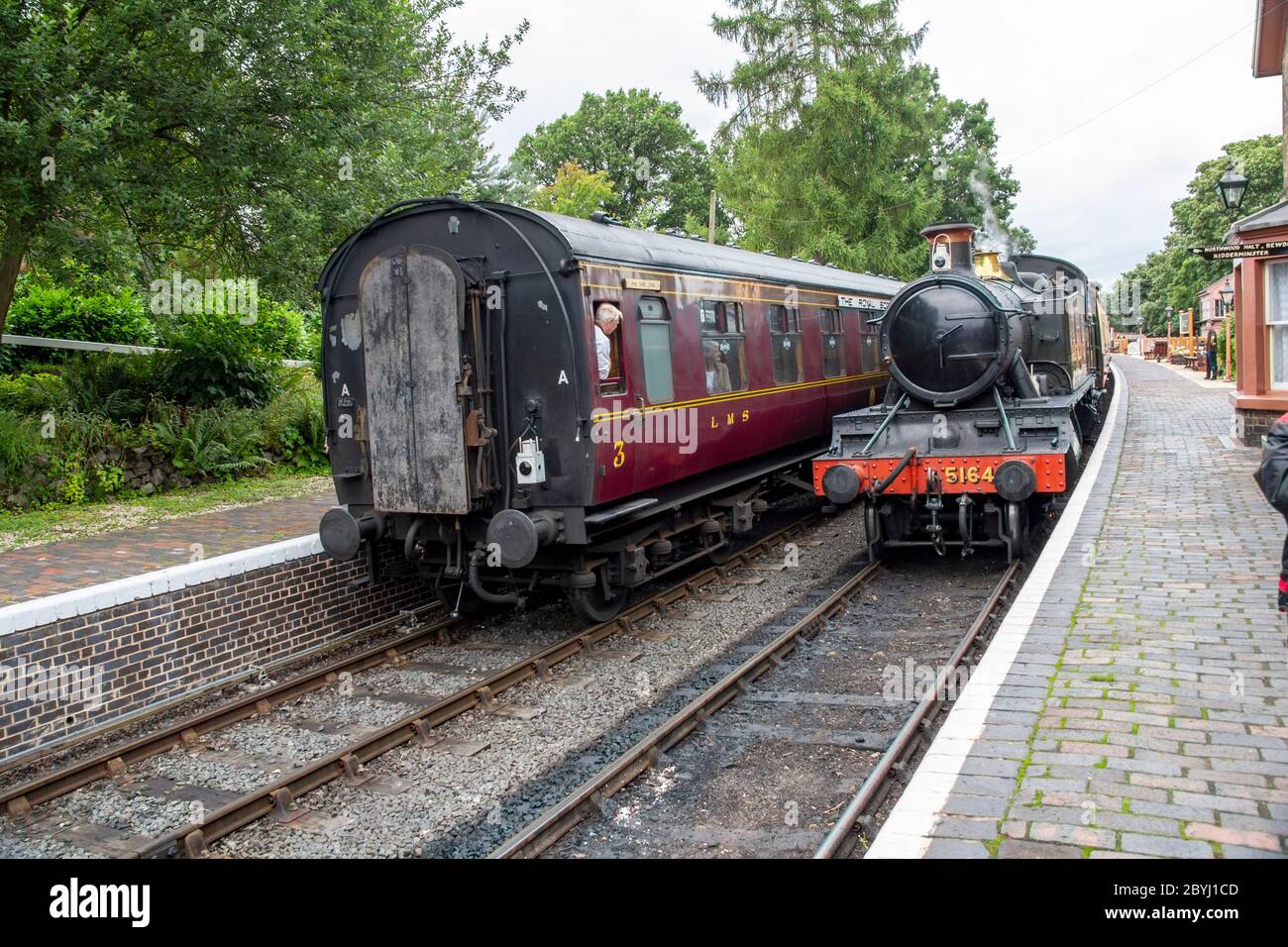 Severn Valley Dampfzug kommt in Arley Station bereit, Passagiere nach ihrer Reise nach Bridgnorth Shropshire abzusetzen Stockfoto
