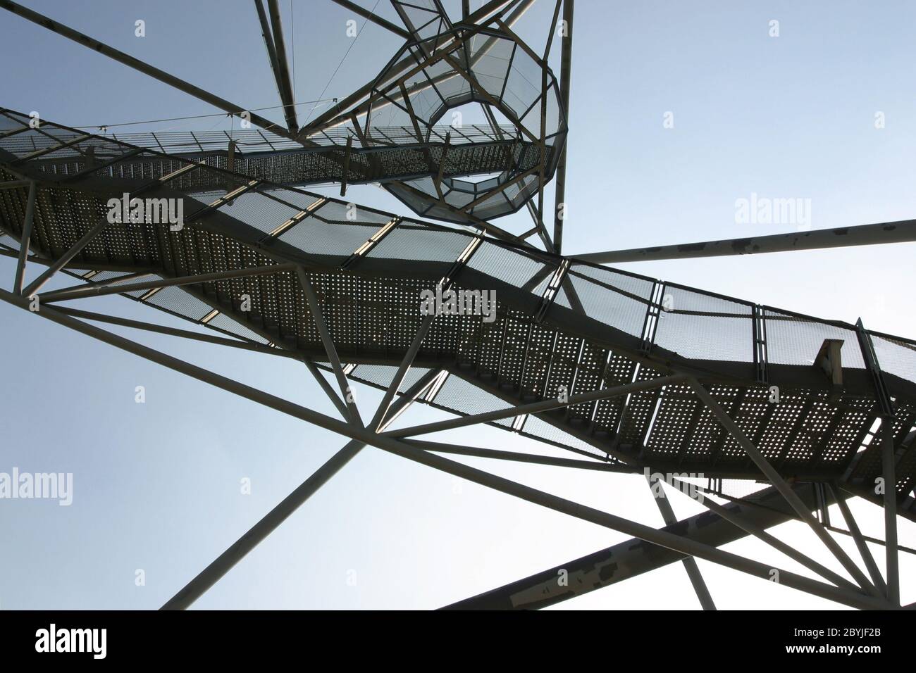 Tetraeder, ein tetraeder als Kunstwerk in Bottrop. Stockfoto