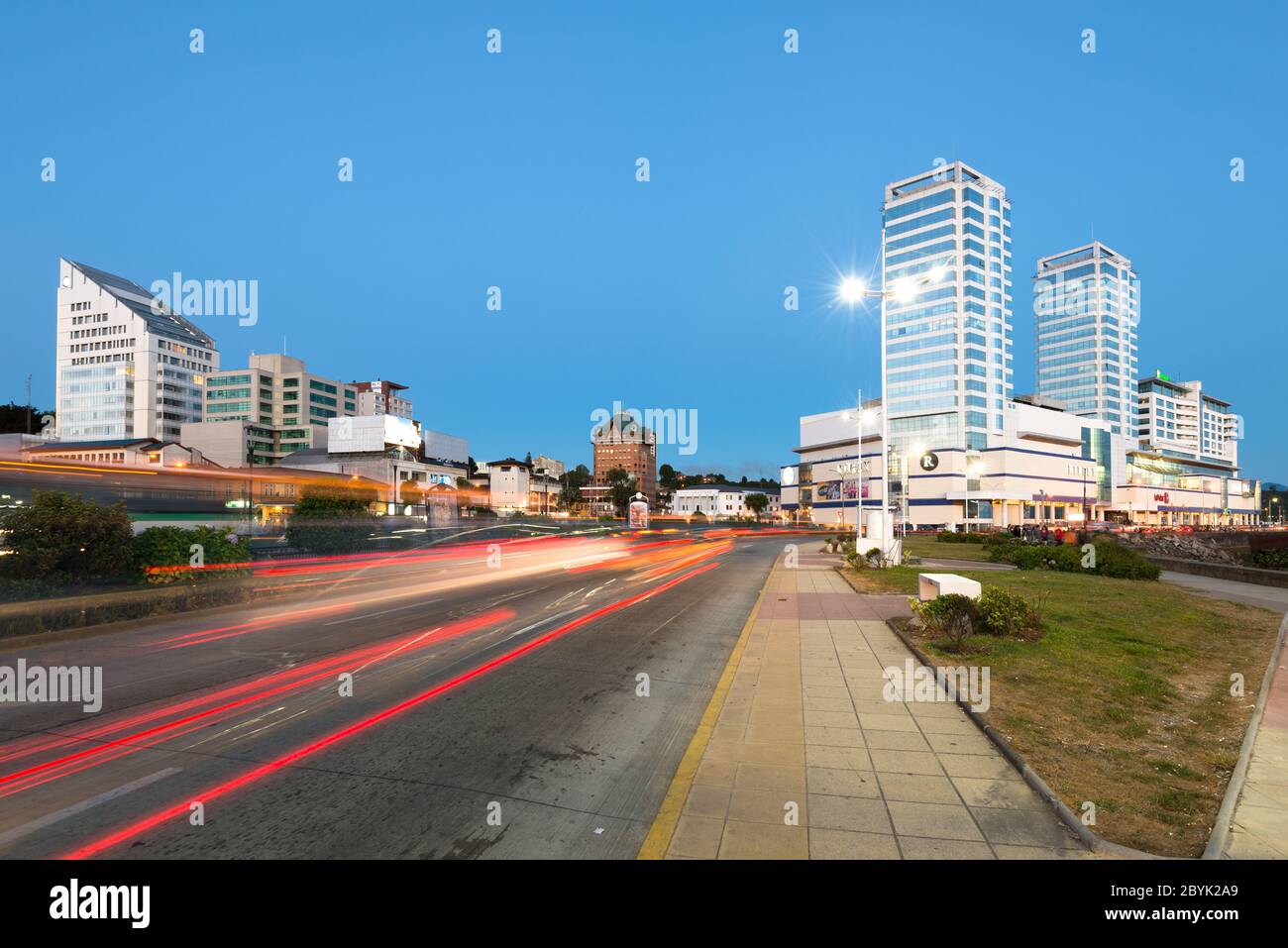 Puerto Montt, chilenischer Seengebiet, Chile - Skyline der Gebäude in der Innenstadt. Stockfoto