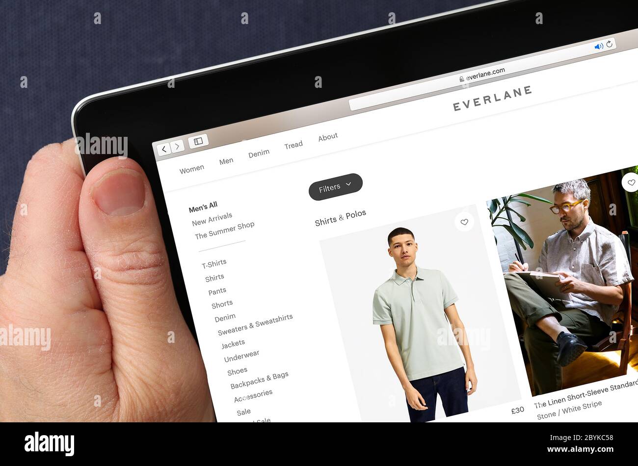Everlane Fashion-Website, auf einem iPad angesehen. (Nur redaktionelle Verwendung) Stockfoto