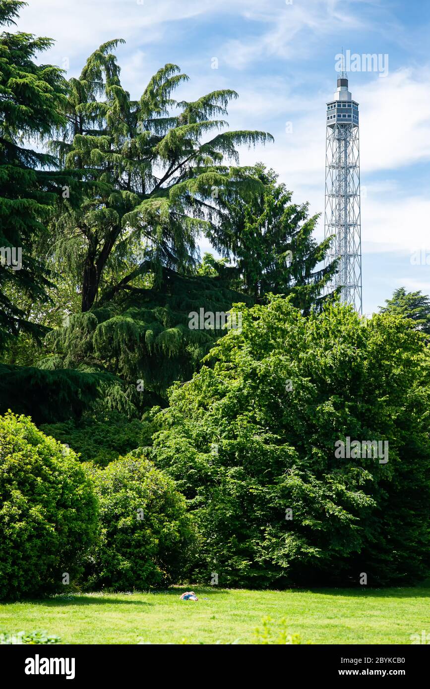 Mailand. Italien - 21. Mai 2019: Turm Von Branca (Torre Branca). Panorama-Turm im Park Sempione (Parco Sempione) in Mailand. Stockfoto