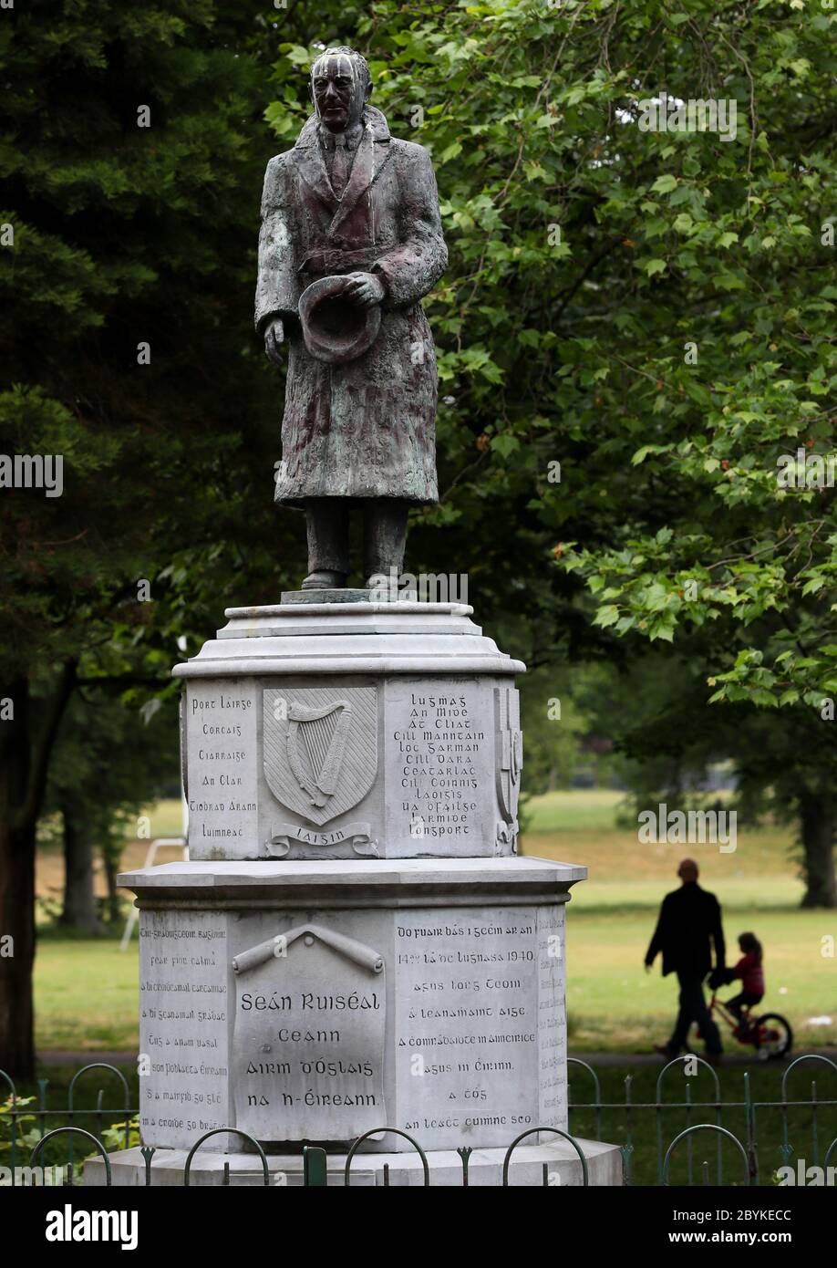 Eine Statue von Sean Russell, einem irischen Republikaner, der im Aufstand von 1916 kämpfte und während des Unabhängigkeitskrieges ein Führer war, den Taoiseach Leo Varadkar möglicherweise entfernen muss. Stockfoto