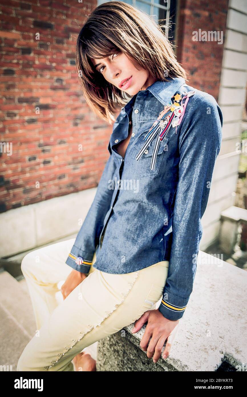 Die amerikanische Model und Schauspielerin Lisa B (Lisa Barbuscia) posiert für ein Fashion Shooting in Chelsea London. Stockfoto