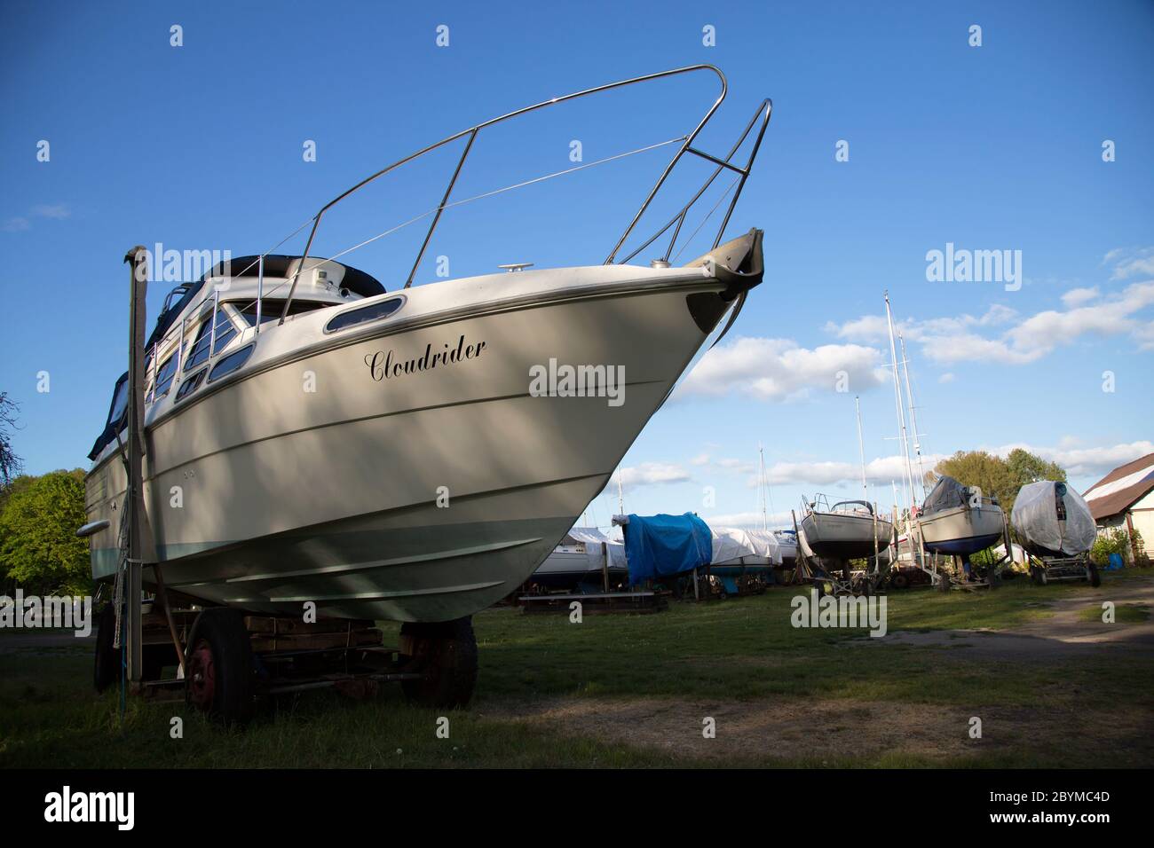 04.05.2020, Bremen, Bremen, Deutschland - kleine Reparaturwerft an der Lesum für Yachten der Region. 00A200504D176CAROEX.JPG [MODELLFREIGABE: NICHT APPLI Stockfoto