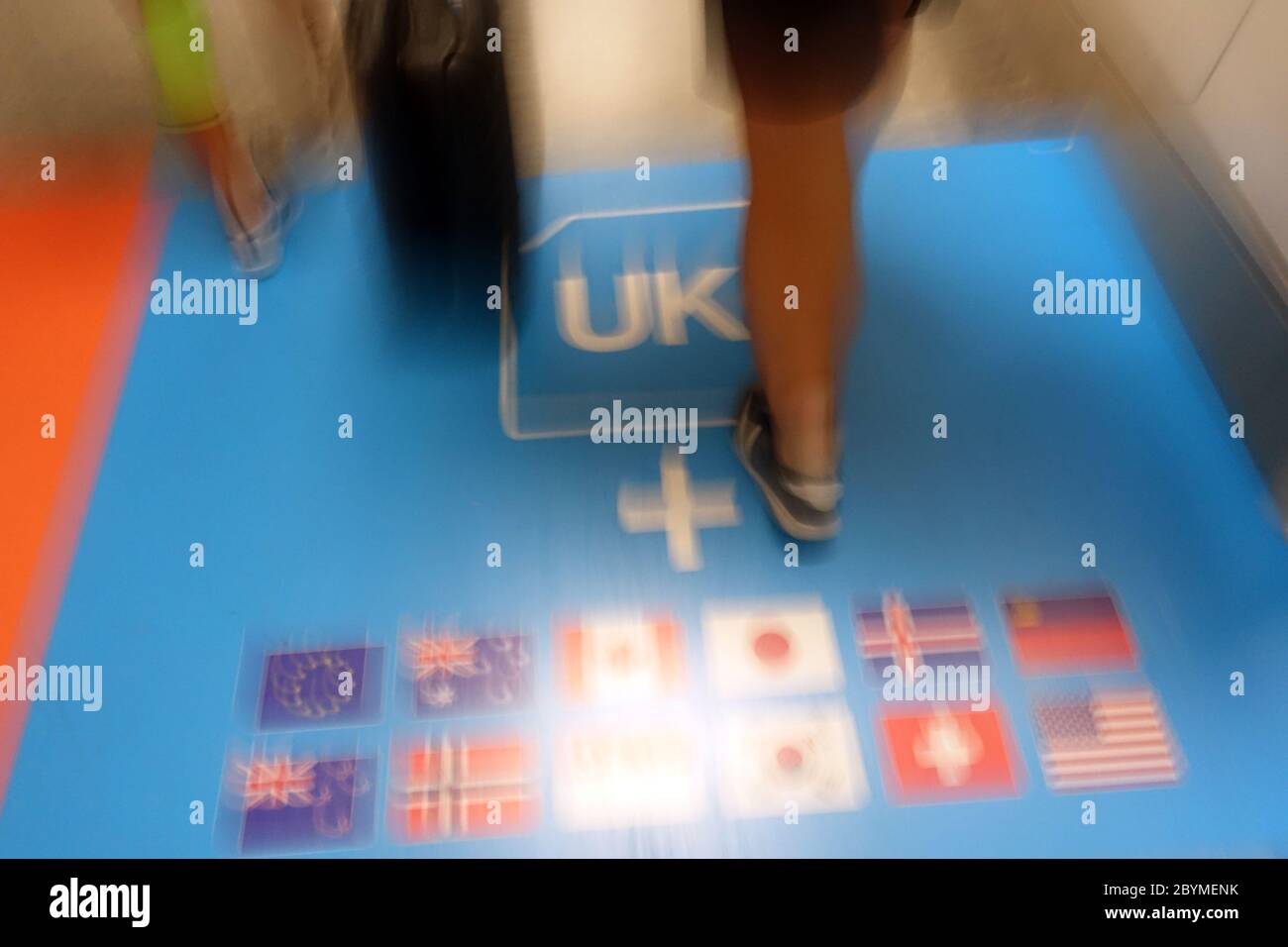 17.06.2019, London, Brandenburg, Vereinigtes Königreich - symbolisches Foto: Einfahrt am Flughafen. 00S190617D098CAROEX.JPG [MODELLFREIGABE: NEIN, EIGENTUMSFREIGABE: Stockfoto