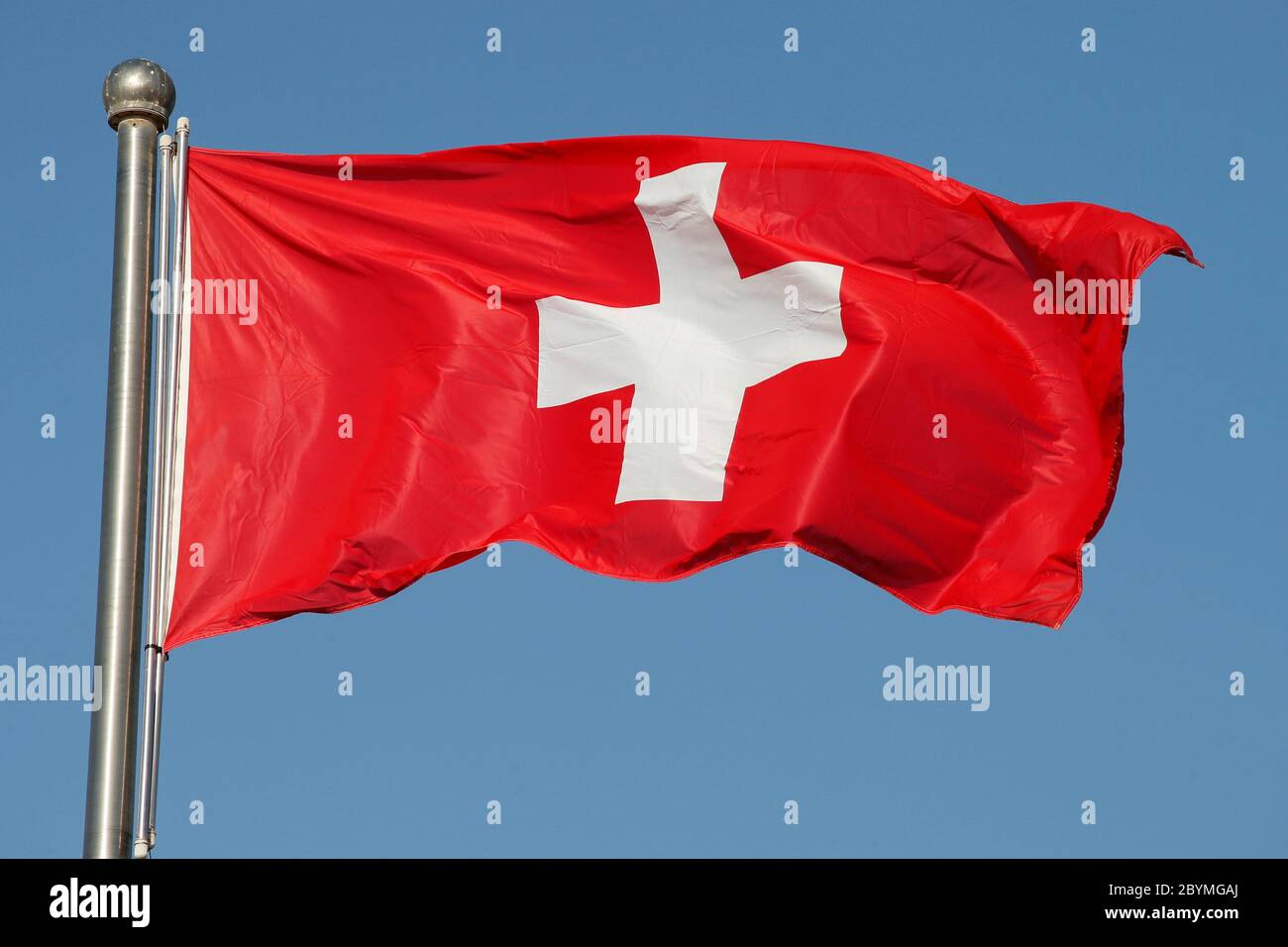 28.02.2020, Berlin, Deutschland - Nationalflagge der Schweiz. 00S200228D469CAROEX.JPG [MODEL RELEASE: NEIN, PROPERTY RELEASE: NO (c) caro images / Sorge Stockfoto