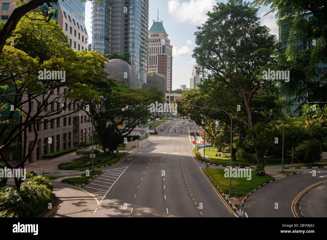 19.05.2020, Singapore, , Singapur - leere Straßen und kaum Verkehr im Stadtzentrum entlang des Orchard Boulevard während der Ausstiegsbeschränkung in Th Stockfoto
