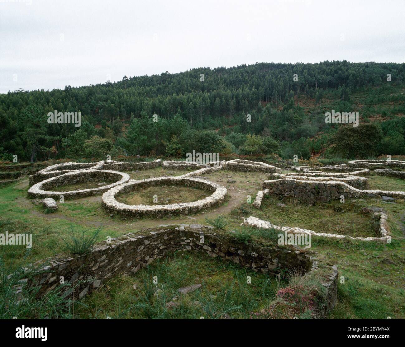 Spanien. Galicien. Provinz La Coruña. Cabana de Bergantiños. Castro von Borneiro. Castro-Kultur. Späte Eisenzeit. Abrechnung. Stockfoto