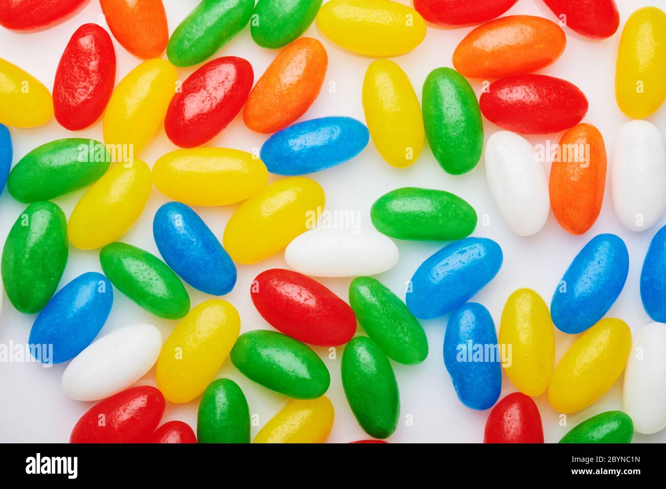 Helle Farbe oval Süßigkeiten Hintergrund Nahaufnahme auf weiß Stockfoto