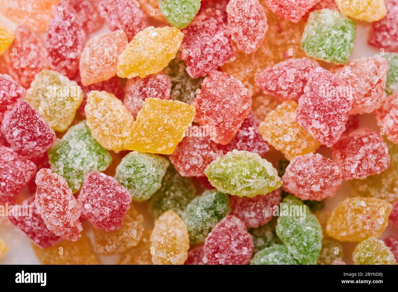 Haufen von bunten Zucker Süßigkeiten rote Farbe Nahaufnahme Stockfoto