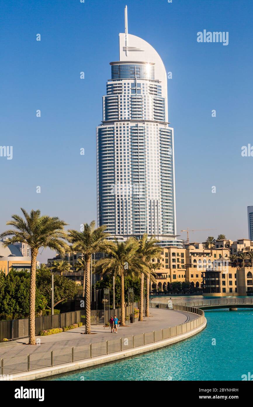 Das Hotel Address im Stadtzentrum von Dubai bietet einen Blick auf die berühmten Tanzbrunnen Stockfoto