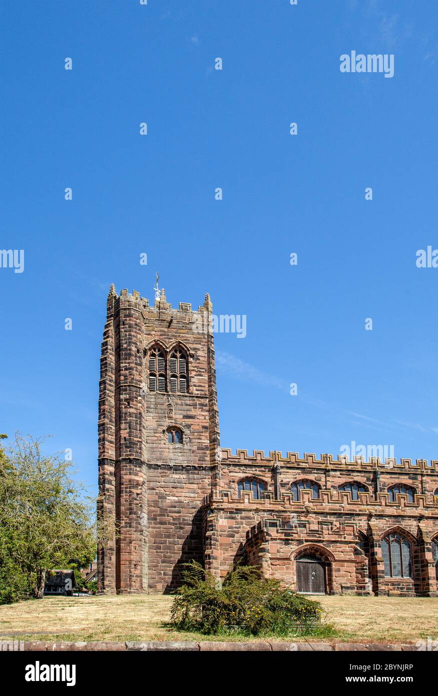 Blick auf die Dorfkirche St. Mary und Allerheiligen, große Budworth Cheshire England Großbritannien Stockfoto