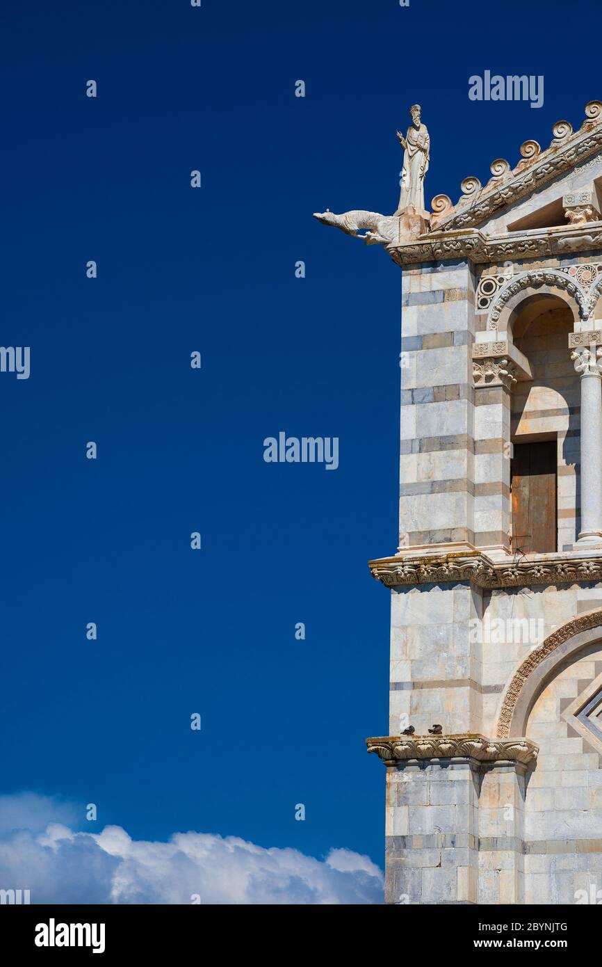 Pisa Kathedrale romanische Fassade Detail, im 12. Jahrhundert abgeschlossen (mit Kopie Raum) Stockfoto