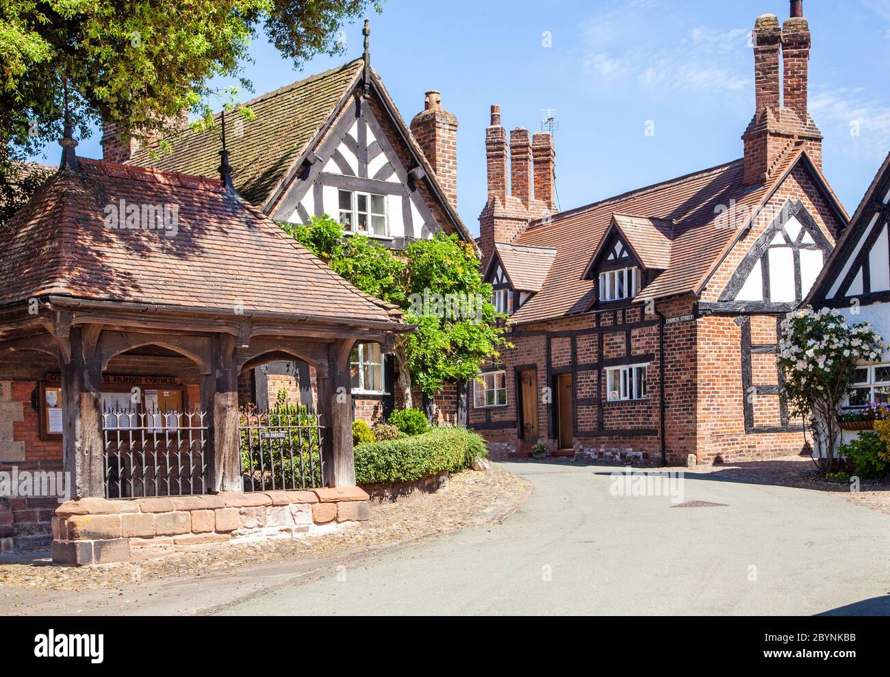 Das idyllische, malerische alte ländliche Cheshire Dorf Great Budworth England Stockfoto