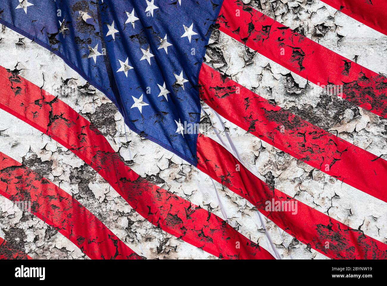 Stars and Stripes USA Flagge überlagert auf texturiertem Hintergrund. Stockfoto