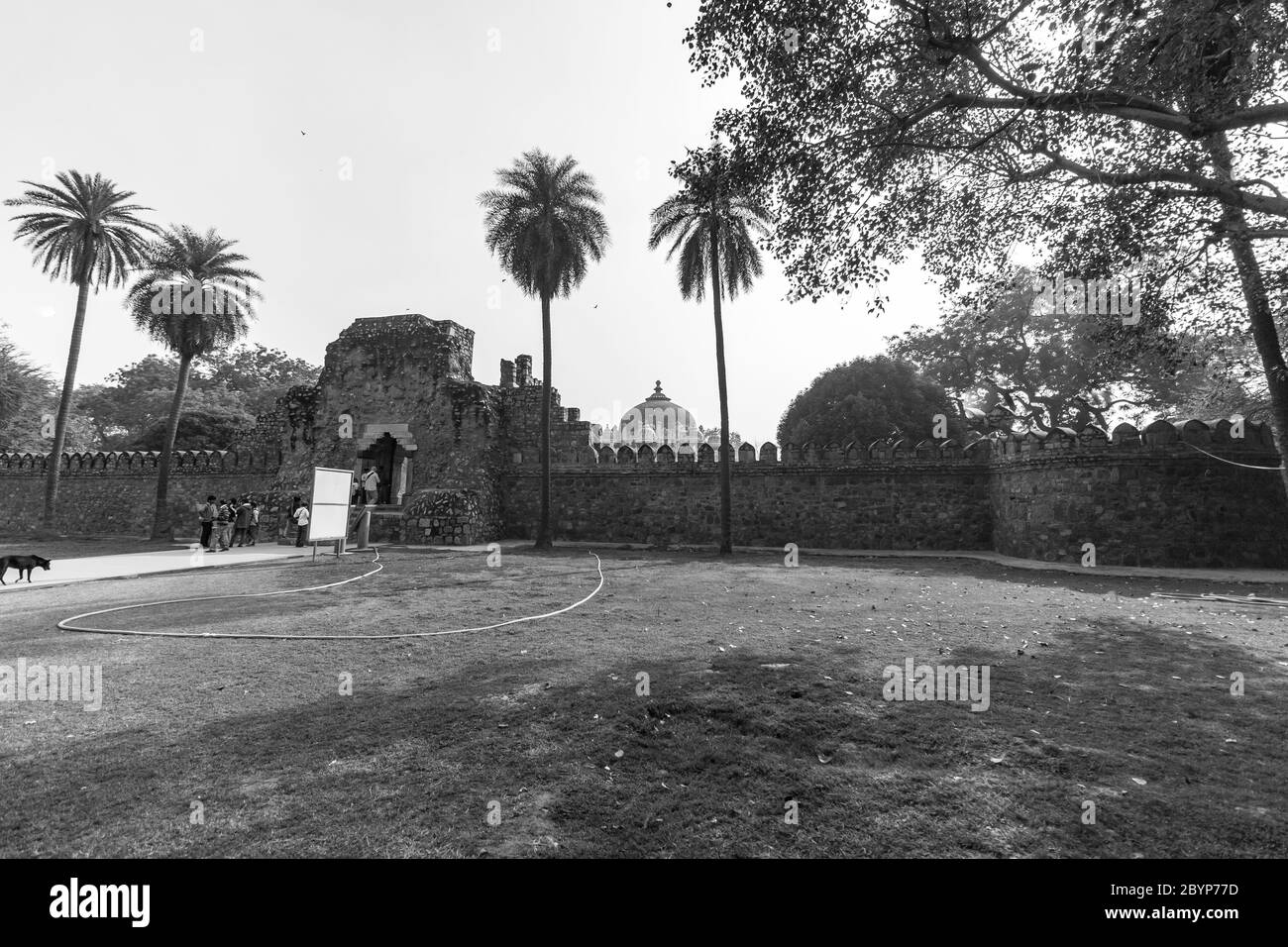 Humayun's Tomb, Delhi - Eintrittssicht auf das erste Gartengrab auf dem indischen Subkontinent. Das Grab ist ein hervorragendes Beispiel für persische Architektur. Stockfoto