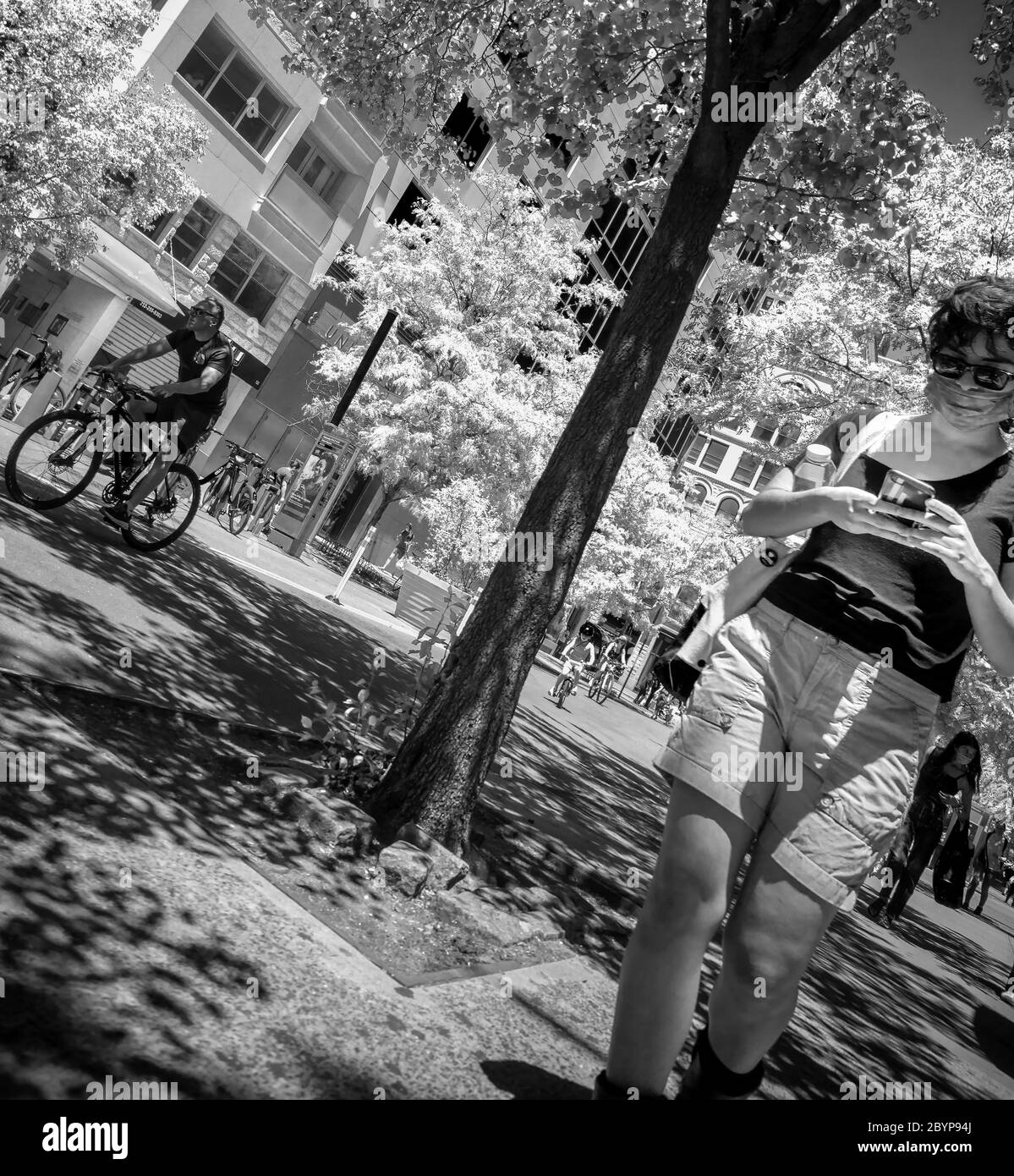 Maskierte Frau Greenwich Village in New York am Samstag, 30. Mai 2020. (© Richard B. Levine) Stockfoto