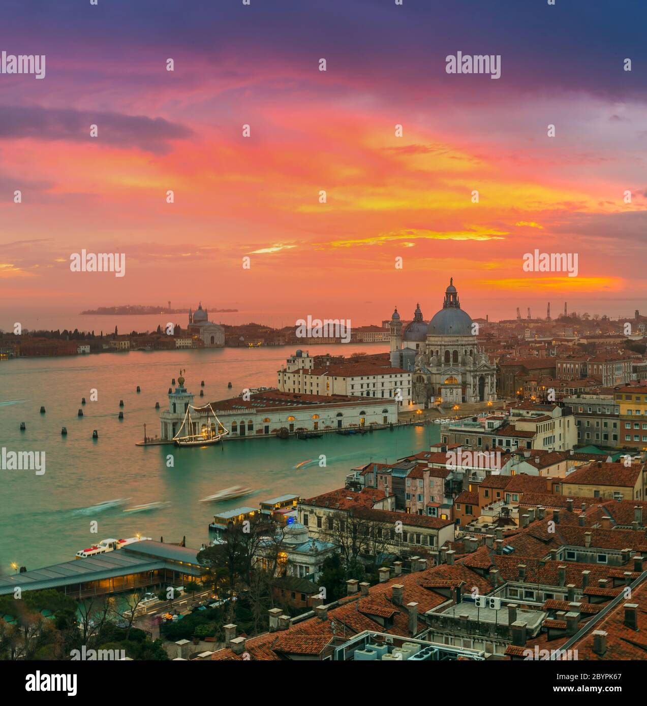 Blick auf die Basilika Santa Maria della Salute, Venedig, Italien Stockfoto