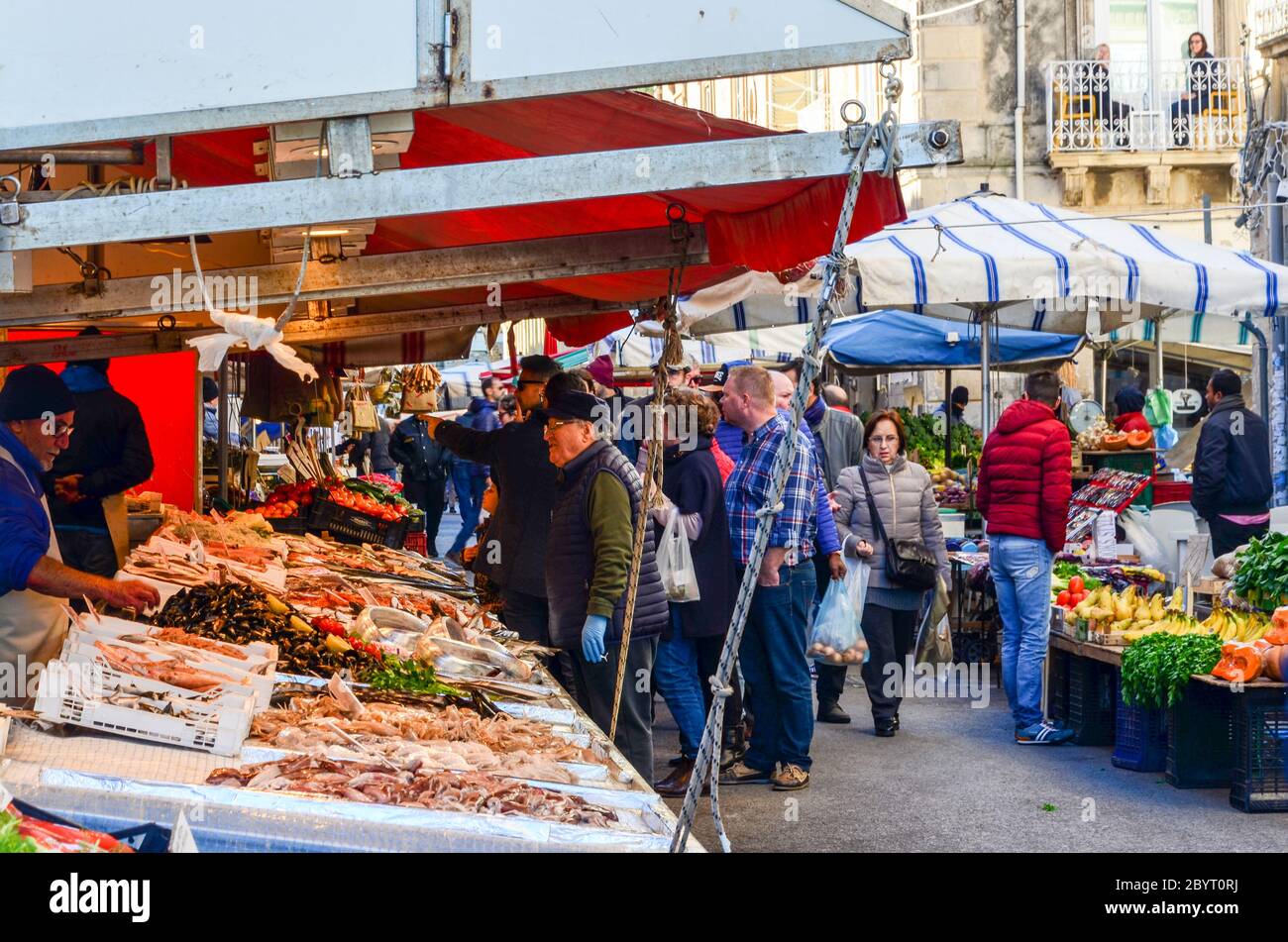 Marktleben und Straßenleben in Ortigia, Syrakus, Sizilien, Italien Stockfoto