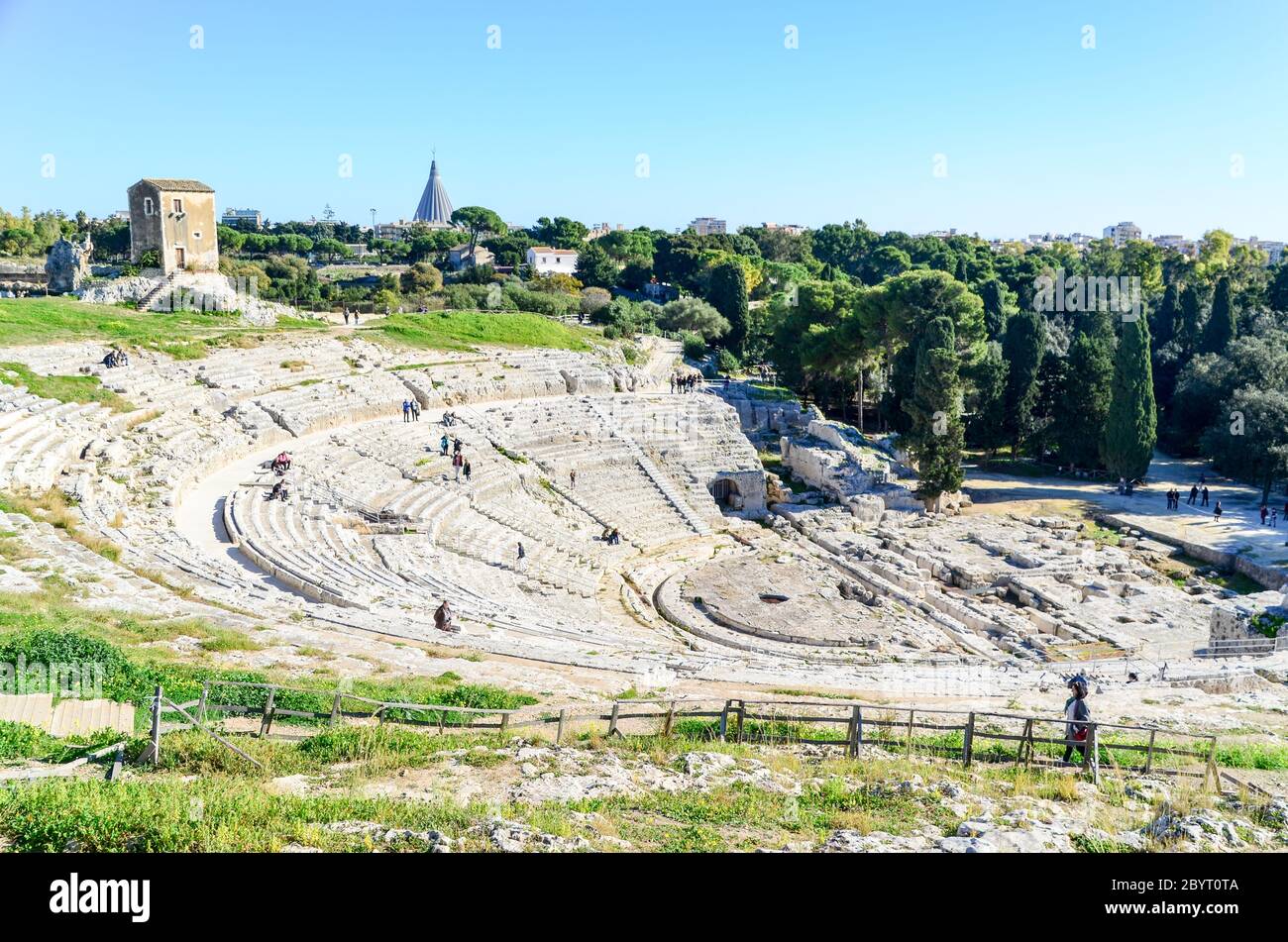 Römisches Amphitheater an der archäologischen Stätte in Neapolis, Syrakus, Sizilien, Italien Stockfoto