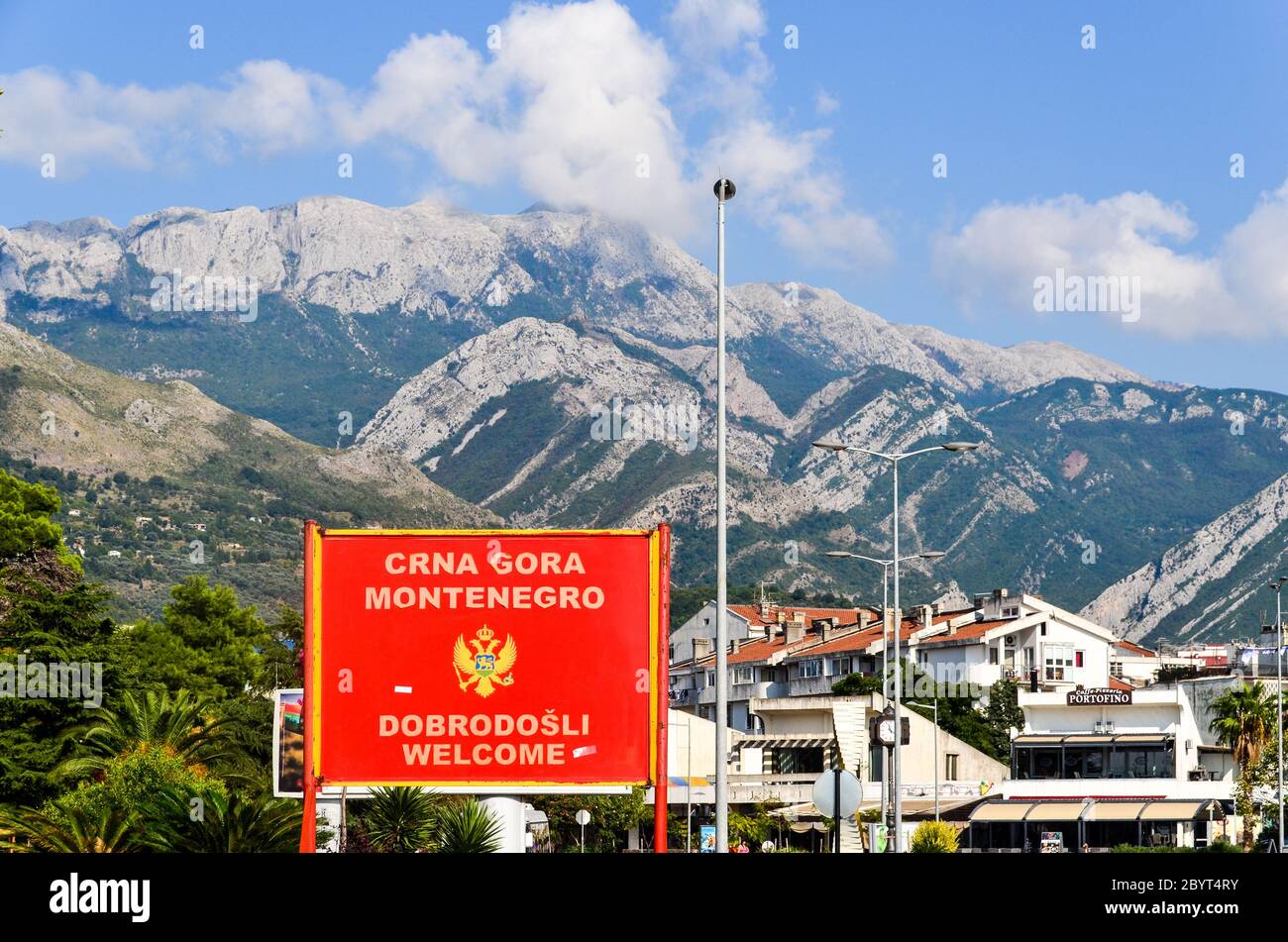 Willkommensschild in Montenegro (CRNA GORA) Stockfoto