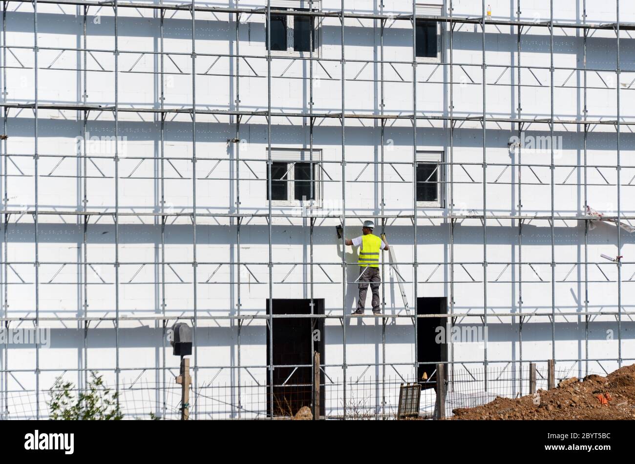 Arbeiter in einem Gebäude in Podgorica, Montenegro Stockfoto