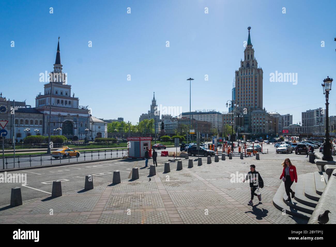 Moskau, Russland - Mai 2019: Blick in die Innenstadt von Moskau mit dem Gebäude der Sieben Schwestern, Stadtbild der Hauptstadt Russlands Stockfoto