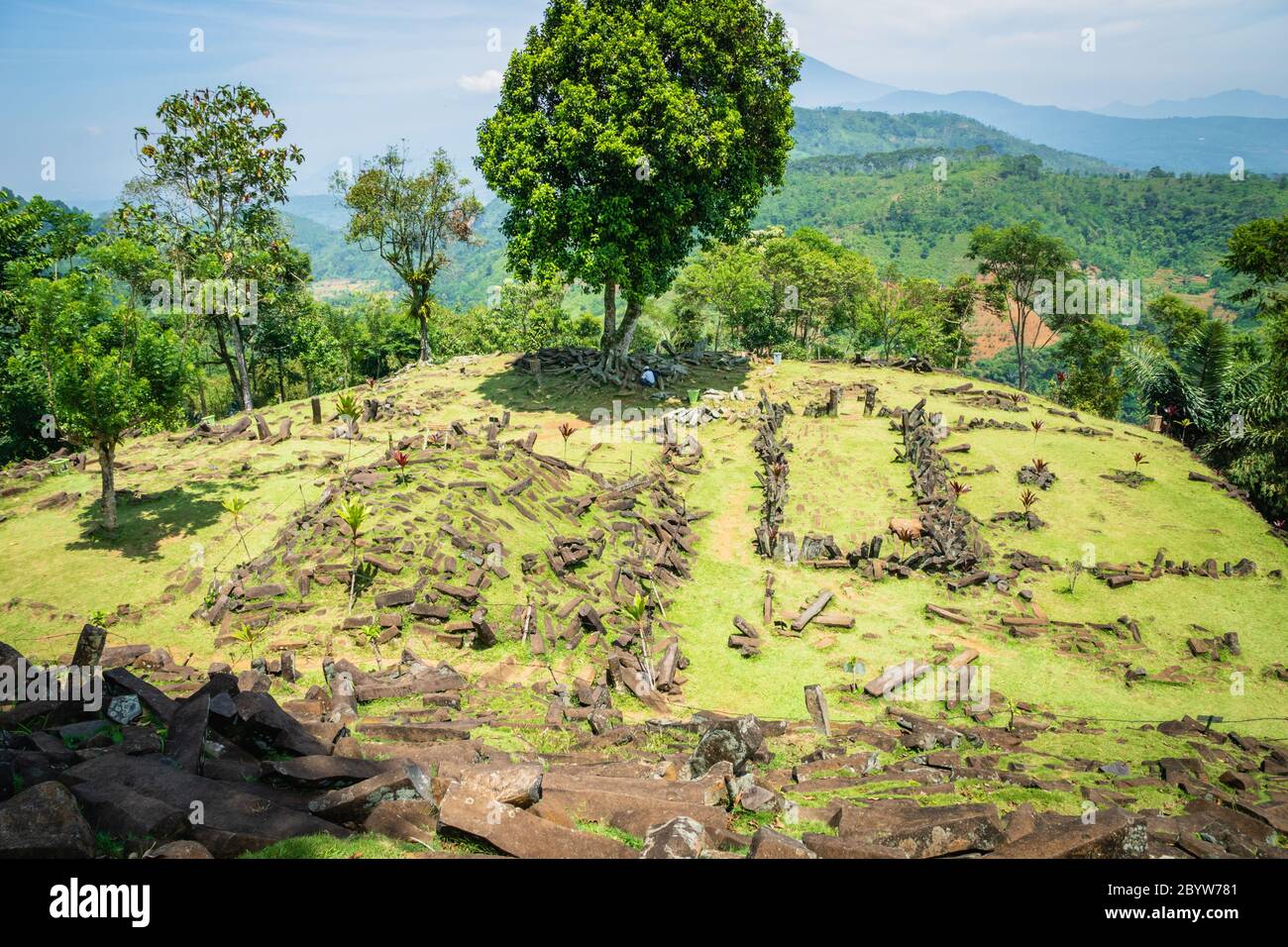 Megalithanlage Gunung Padang in Cianjur, Java, Indonesien. Gunung Padang ist der größte Megalithort in ganz Südostasien. Stockfoto