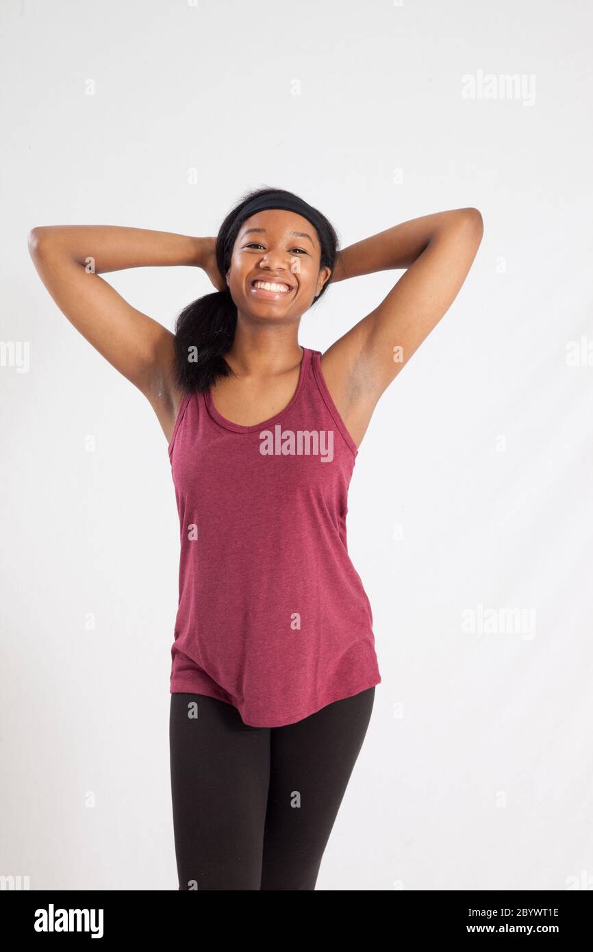 Happy Black Frau in Workout-Tücher Stockfoto