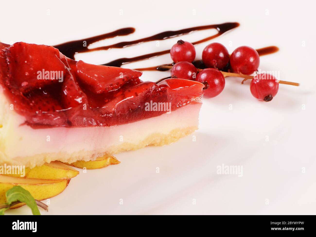 Kuchen von Spritzgebäck Teig mit Erdbeere Stockfoto