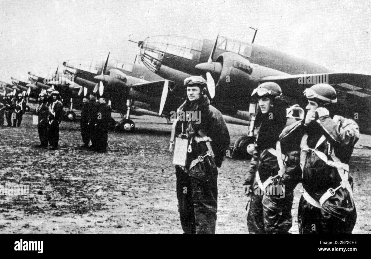 Auf dem Foto die berühmten Elche. Sie wurden benutzt, um Objekte zu bombardieren, um gepanzerte Kräfte mit Bomben zu bekämpfen. Insgesamt hat 'Elks' etwa 100 Kampfflüge gemacht, 5 Flugzeuge während der Kämpfe abgeschossen. [Originalbeschreibung] Stockfoto