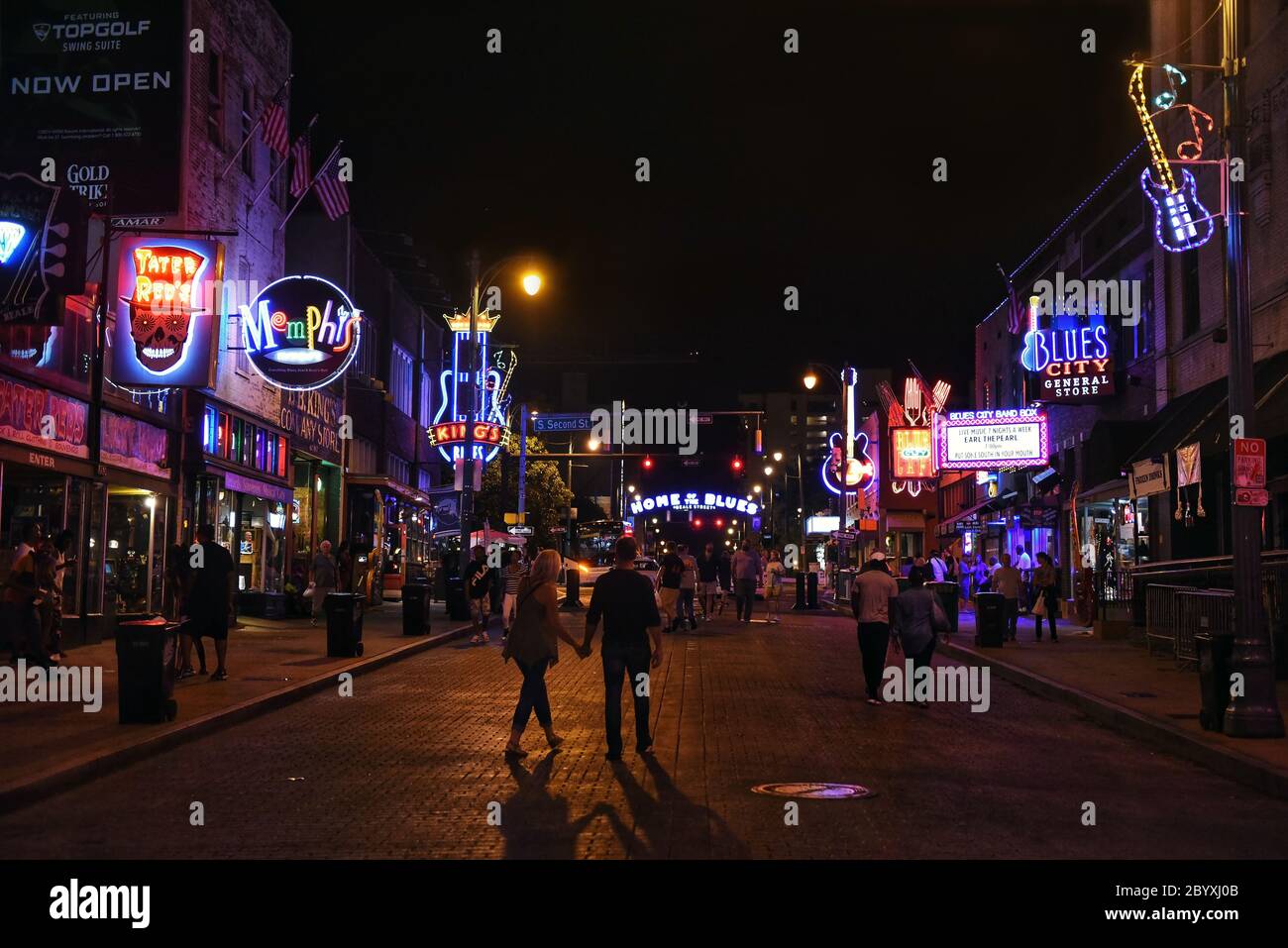 Memphis, TN, USA - September 24, 2019: Der berühmte Beale Street mit ihren vielen Neonröhren war die Heimat des Blues durch ein Gesetz des Kongresses erklärte in Stockfoto