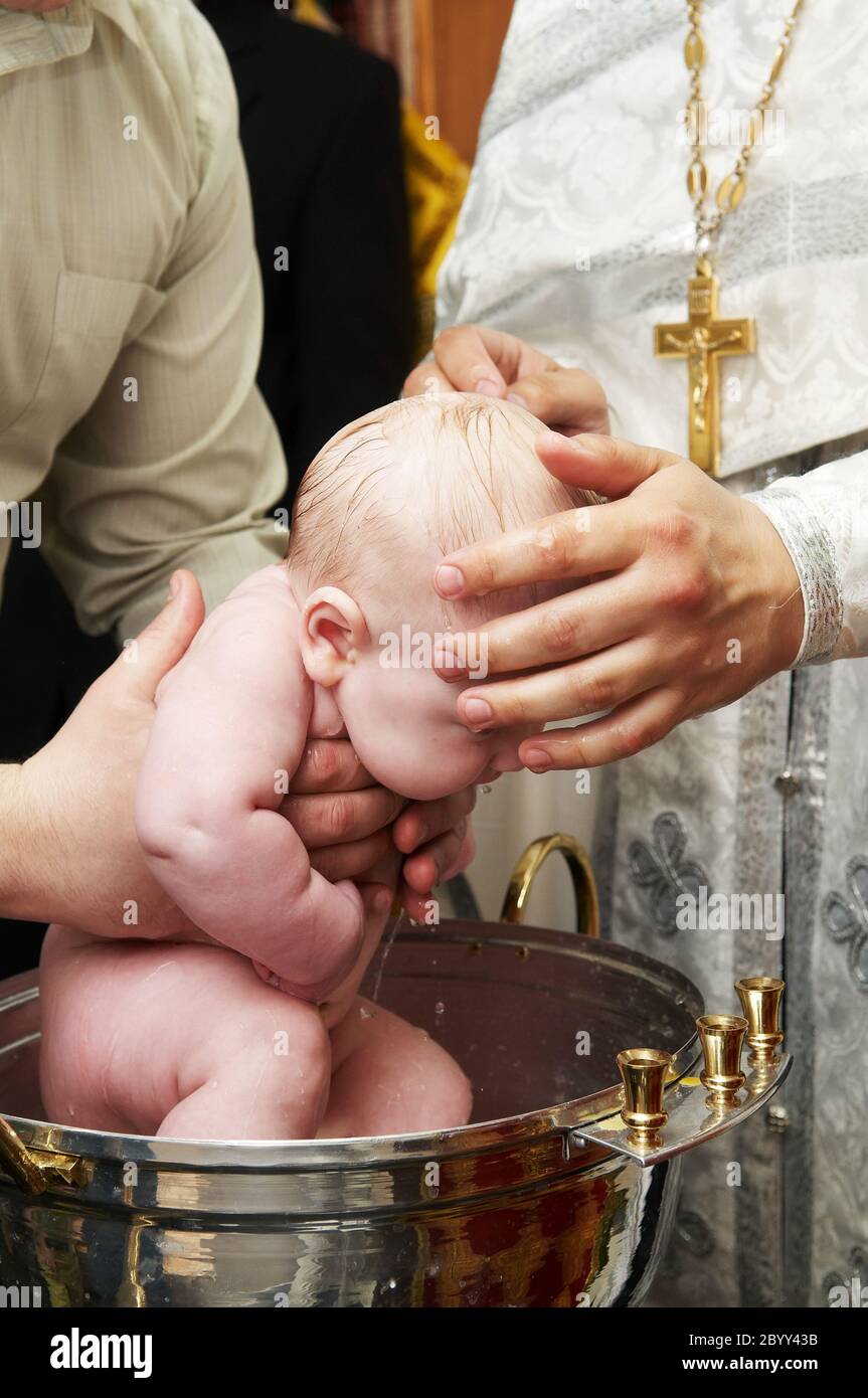 Baby-Taufe mit Wasser in Schriftart Stockfoto