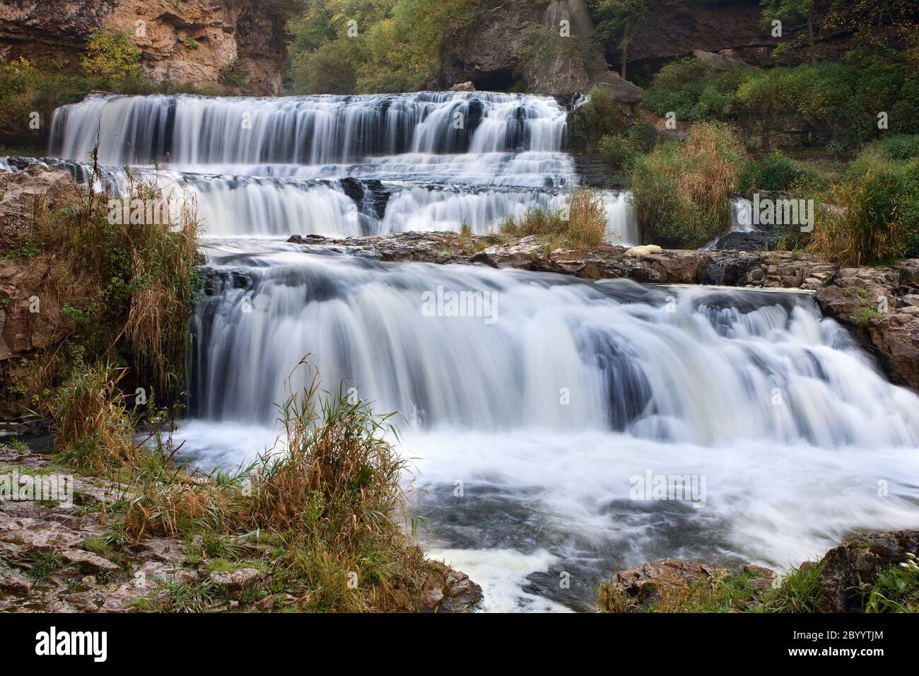 Wasserfall Bei Willow River State Park In Hudson Wisconsin Im Herbst Tagsuber Lange Belichtung Mit Seidigen Wasser Stockfotografie Alamy