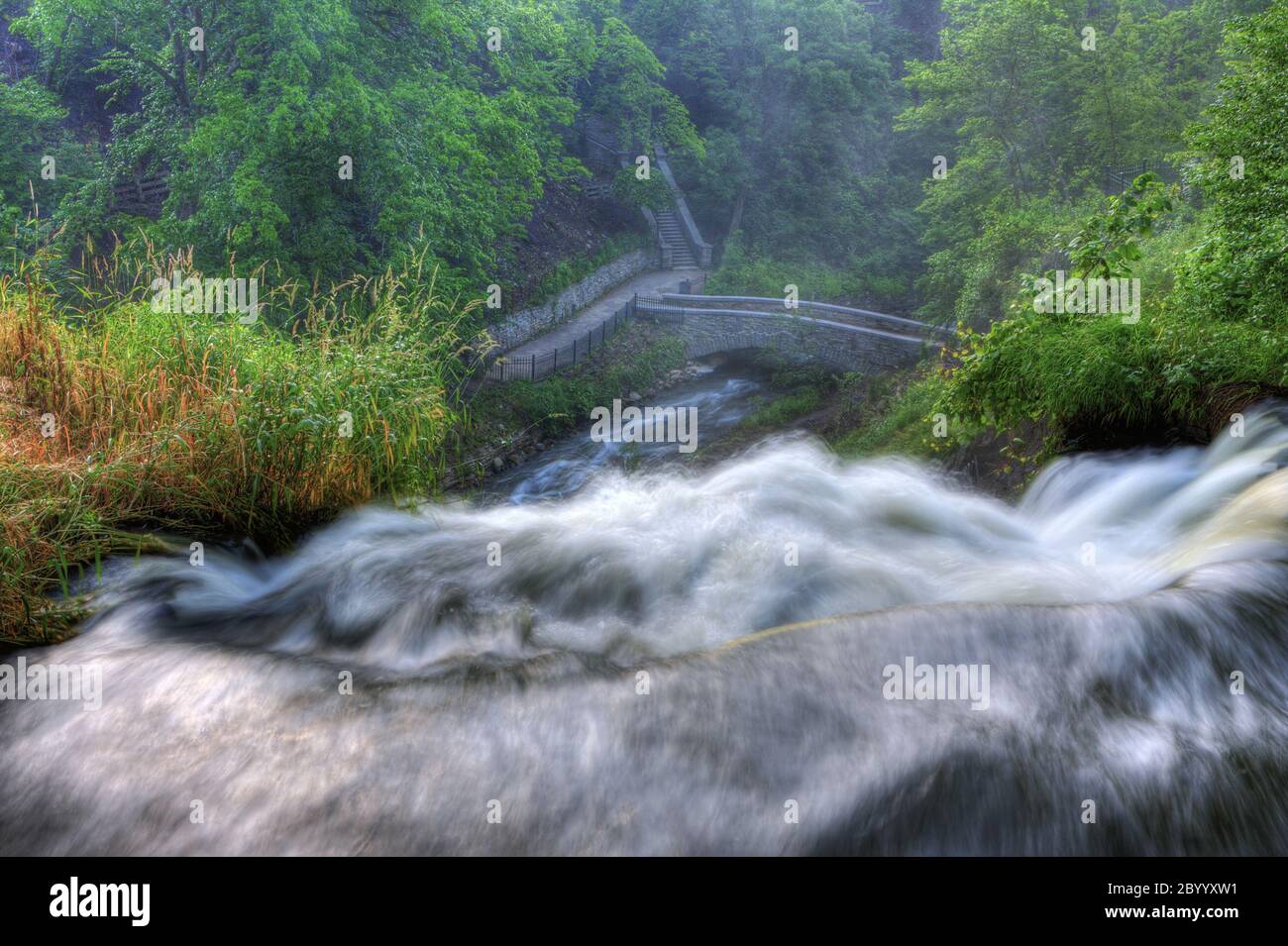 Farbenfrohe Wasserfälle in HDR Stockfoto