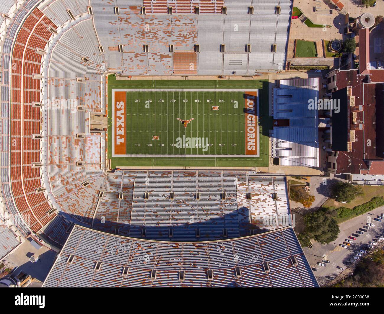 Luftaufnahme des Darrell K Royal–Texas Memorial Stadium in der University of Texas at Austin in Austin, Texas, USA. Es ist die Heimat der Longhorns Fußball Stockfoto