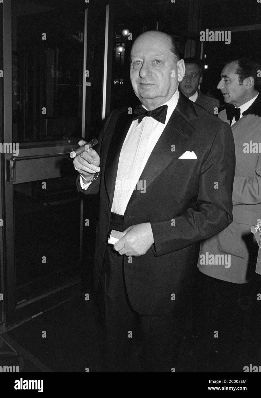 LONDON, GROSSBRITANNIEN. Nov 1980: Produzent Lord Lew Grade bei der UK-Premiere von 'Raise the Titanic' in London. © Paul Smith/Featureflash Stockfoto