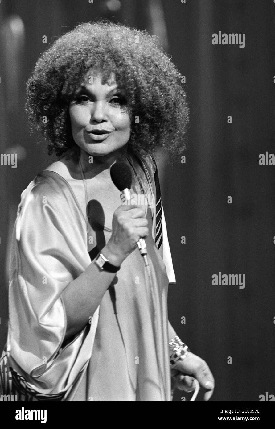 LONDON, GROSSBRITANNIEN. Nov 1980: Sänger Cleo Laine bei den Proben für die Royal Variety Performance im Londoner Palladium. © Paul Smith/Featureflash Stockfoto